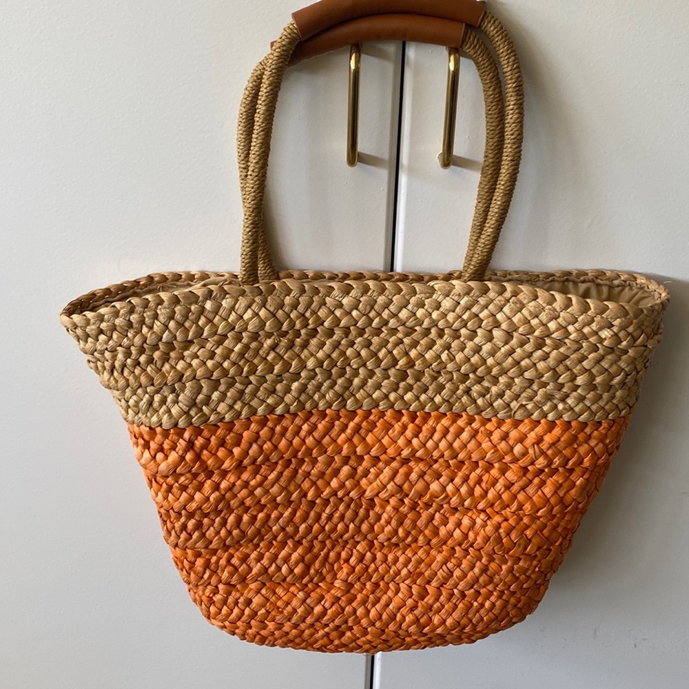 Straw summer beachy bag.